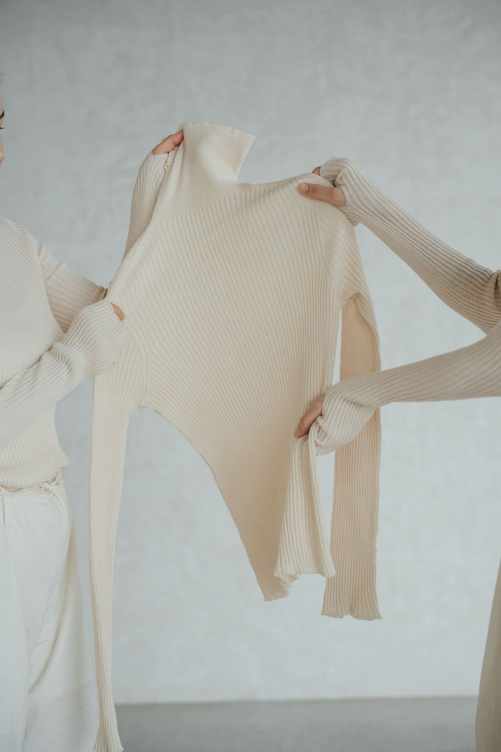 KO9（こきゅう）ホリスティックウェア Airy turtleneck | エアリータートルネック