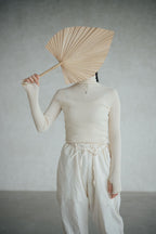 KO9（こきゅう）ホリスティックウェア Airy turtleneck | エアリータートルネック 着用画像 コーディネート例